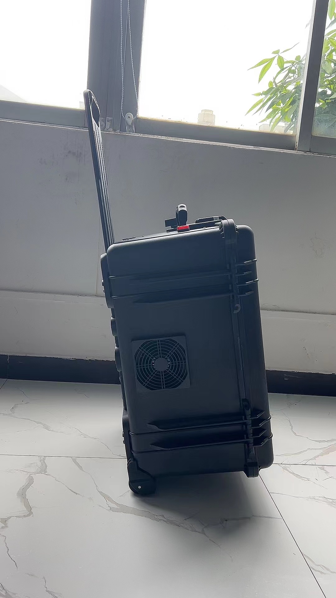 响水手拉箱型移动通信干扰器